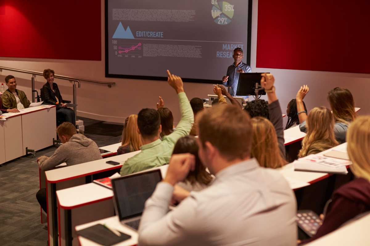 What to Expect and How to Prepare for College Open Houses